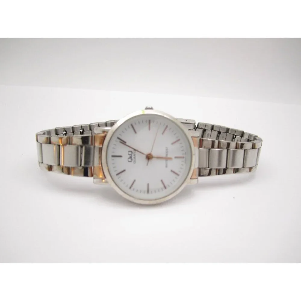 Women Q&Q Quartz WR Analog 30mm Round Watch (I54) 